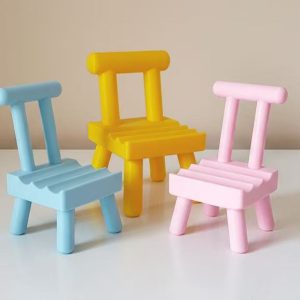 Sedia piccola, supporto per telefono